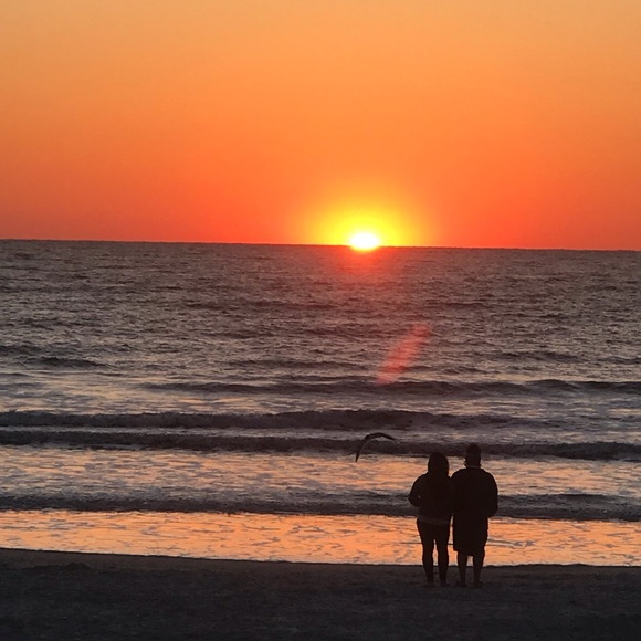 Meet your Poshers, Darryl & Steph - Picture 2 of 6